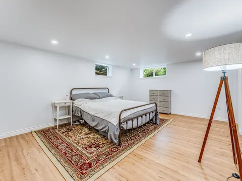 Basement bedroom in Seattle, WA by Volcano Builders