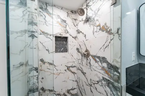 Bathroom remodel in Bellevue, WA by Volcano Builders
