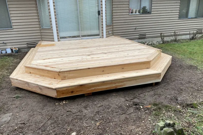 New two step cedar deck behind a house in Snohomish, built by Volcano Builders