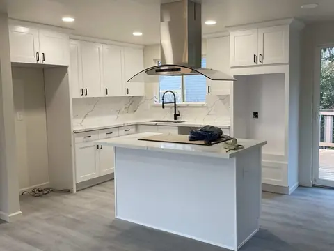 Whole home renovation kitchen by Volcano Builders