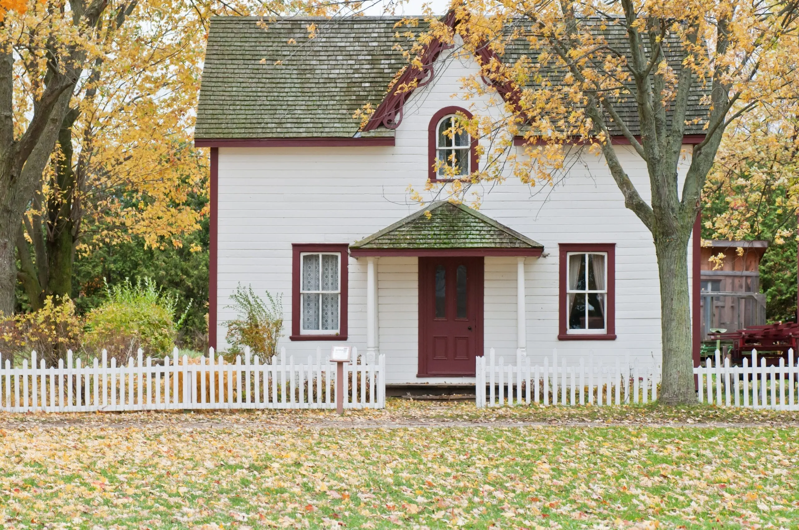 fencing contractors, building a fence, fence installer