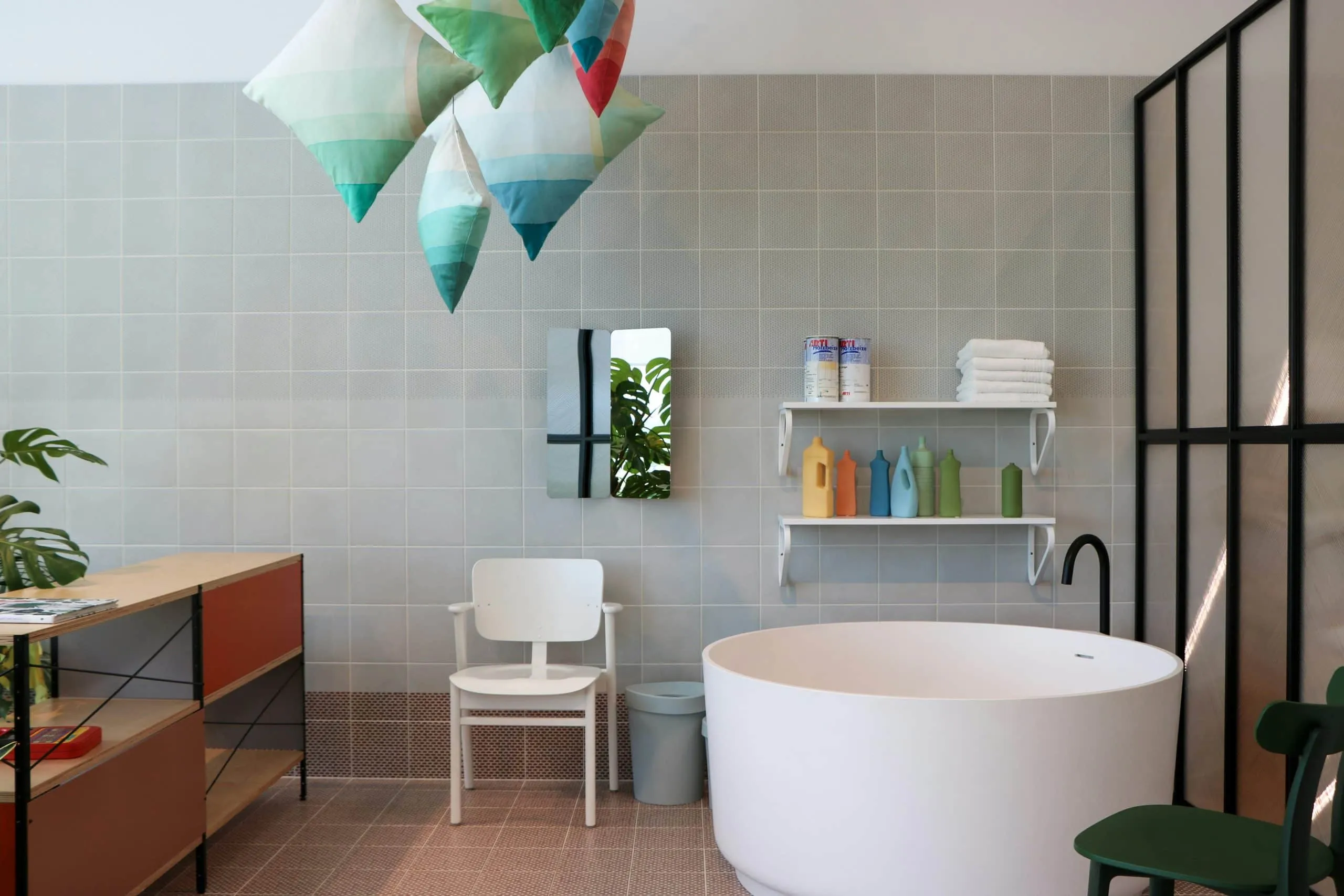 Minimalist bathroom storage